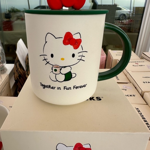 Hello Kitty x Starbucks Bow lid Mug - Picture 2 of 2